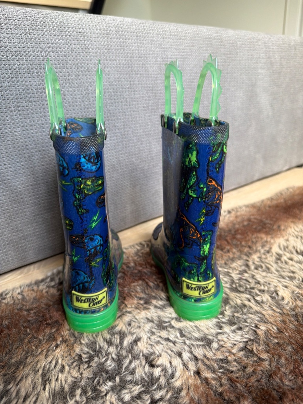 Dinosaur rain boots with lights toddler boy size 9 - Picture 4 of 6